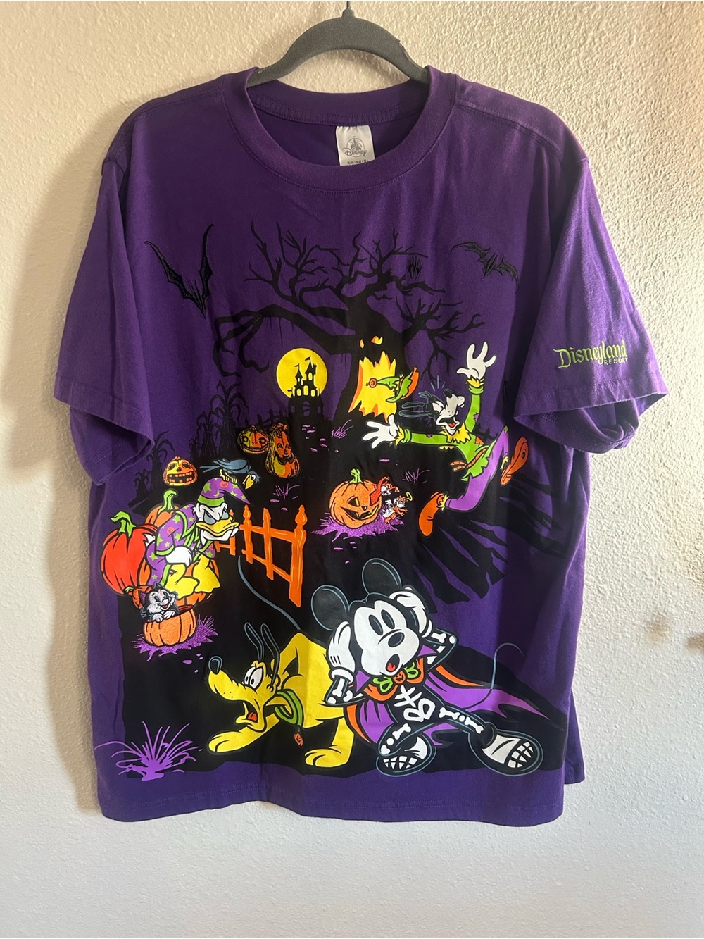 Disney Resort Halloween Mickey Mouse Embroidered Tee Womens Size L